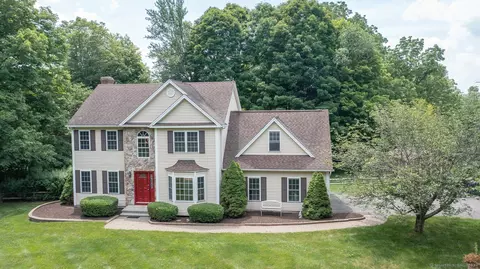 1 Mulberry Ln, New Milford, CT 06776