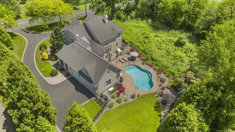 126 N Hill Rd, North Haven, CT 06473