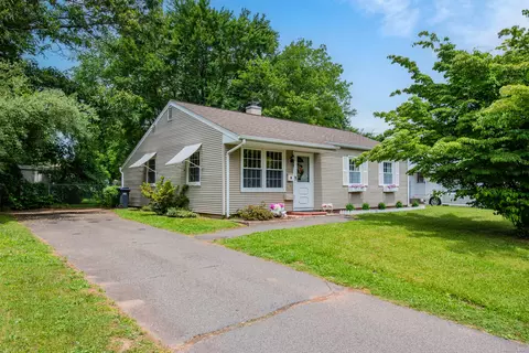 27 Meadow Ln, Southington, CT 06489