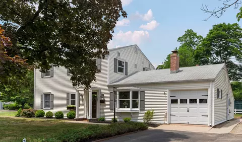 7 Curtis Rd, Glastonbury, CT 06033