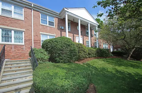 230 Park St #11, New Canaan, CT 06840