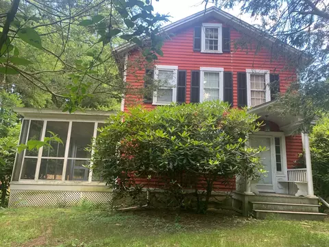 8 Newtown Tpke, Westport, CT 06880