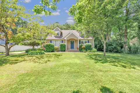 21 Blueberry Ln, Monroe, CT 06468