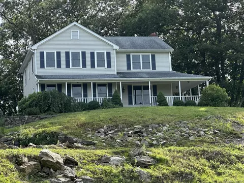 6 Patriot Ridge Rd, Newtown, CT 06482