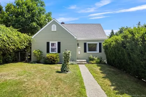 72 Sunset St, New London, CT 06320