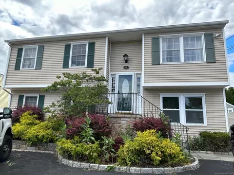10 Noble St, Stamford, CT 06902