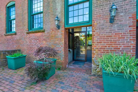1 Front St #115, New Haven, CT 06513