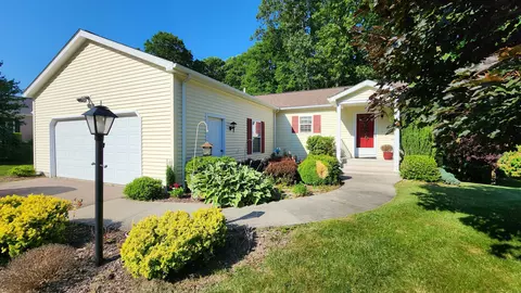 7 Paint Brush Path, Montville, CT 06382