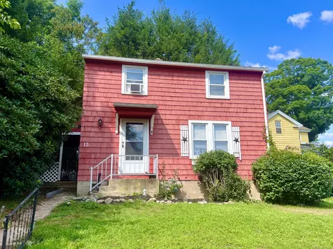 13 Hoadley Ter, Naugatuck, CT 06770
