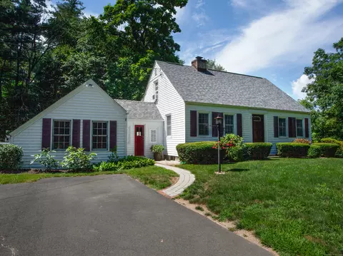 87 East St, Granby, CT 06060