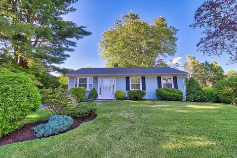 10 Fox Run Rd, Naugatuck, CT 06770