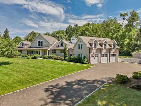 27 Bartina Ln, Stamford, CT 06902