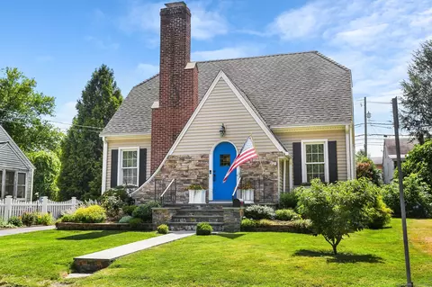 21 Lakeview Dr, Norwalk, CT 06850