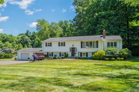 243 Rimmon Rd, North Haven, CT 06473