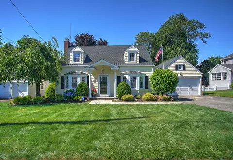 553 Laughlin Rd W, Stratford, CT 06614