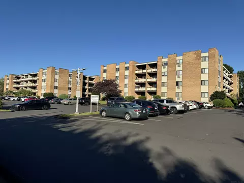 153 Bull Hill Ln #306, West Haven, CT 06516