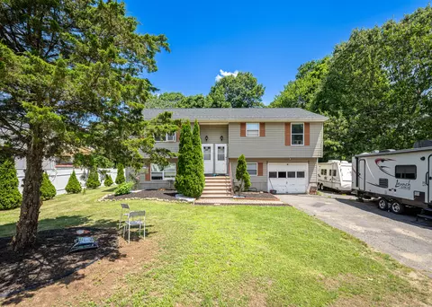 264 Newridge Ave, Waterbury, CT 06708