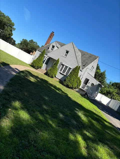 456 Elmwood Dr, Windsor Locks, CT 06096