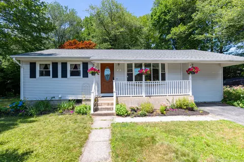 12 Grabner Dr, Waterford, CT 06385