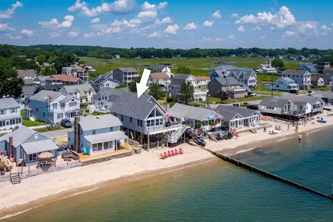 7 Beach Rd W, Old Saybrook, CT 06475