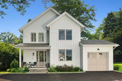 158 Forest St #1, New Canaan, CT 06840