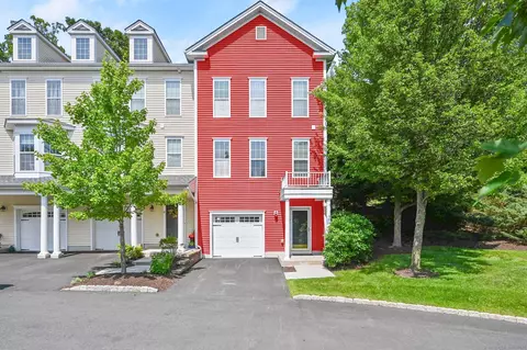 15 Brinscall Ct #15, Danbury, CT 06810