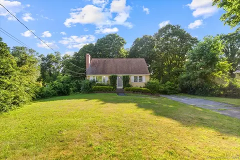 60 Pleasant St, Colchester, CT 06415