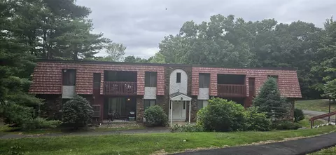 85 Woodsedge Dr #1A, Newington, CT 06111