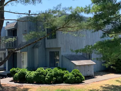 5 Birch Ln #E, East Haven, CT 06513
