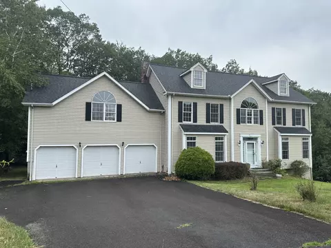 52 Quarry Ln, Hamden, CT 06518