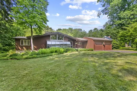 209 Wood Pond Rd, Glastonbury, CT 06033