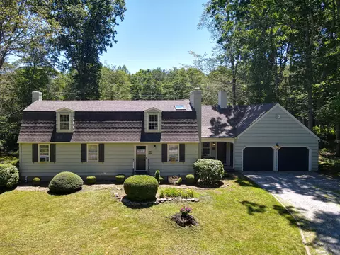 9 Janes Ln, Clinton, CT 06413