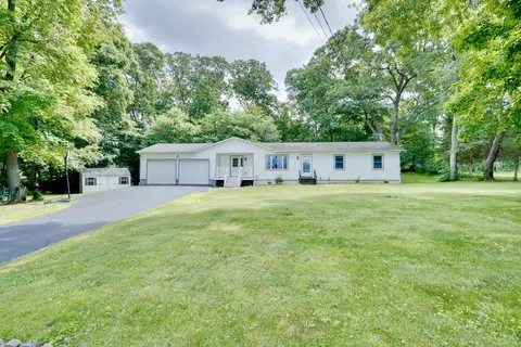 26 Laurel Heights Rd, Norwich, CT 06360