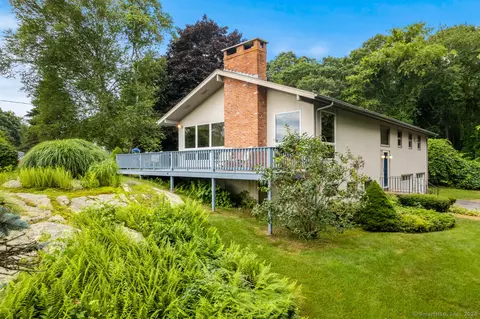376 River Rd, Stonington, CT 06379