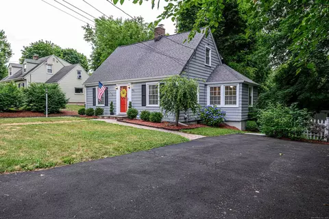 571 Evergreen Ave, Hamden, CT 06518