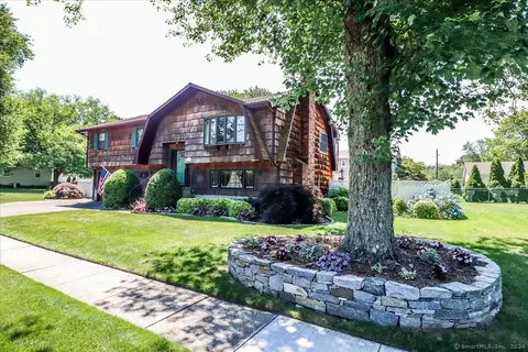 115 Wigwam Ln, Stratford, CT 06614