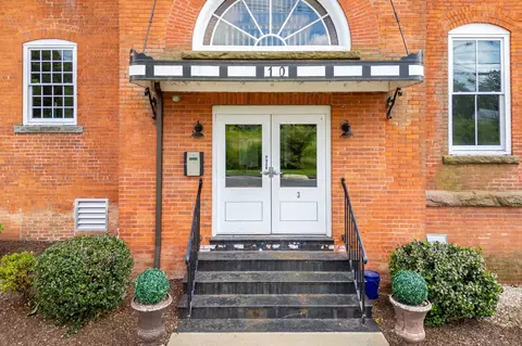 10 Main St #322, Berlin, CT 06037