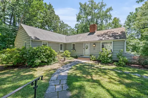 104 Evergreen Ln, Glastonbury, CT 06033