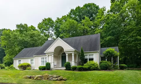 9 Caveson Ct #9, Middlebury, CT 06762