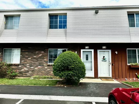 330 Short Beach Rd #F8, East Haven, CT 06512