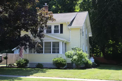 4 Oak St, Enfield, CT 06082