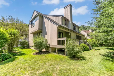 34 Brockton Ct #34, Beacon Falls, CT 06403