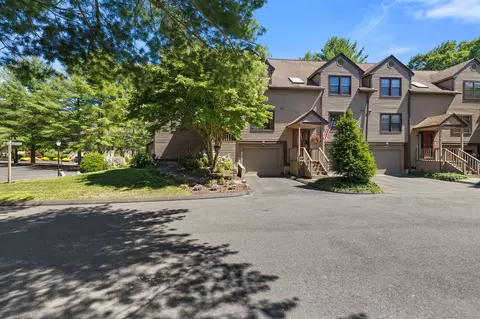16 Willowbrook Cir #16, Monroe, CT 06468