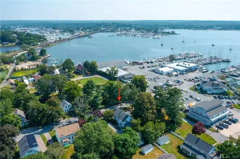 11 Maxson St, Groton, CT 06355