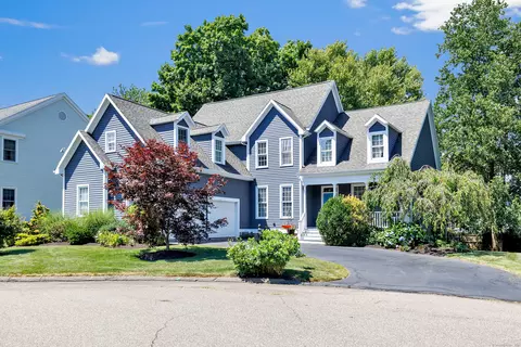 62 Hitching Post Ln, Milford, CT 06460