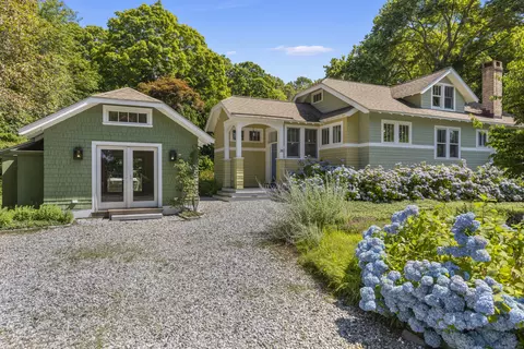 24 Grandview Ter, Essex, CT 06426