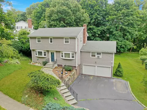 141 Carroll Rd, Fairfield, CT 06824