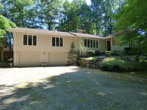 67 Quorn Hunt Rd, Simsbury, CT 06092
