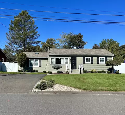 34 Kings Ct, Derby, CT 06418