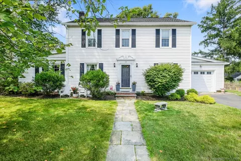 24 Juniper Ridge Dr, Danbury, CT 06811